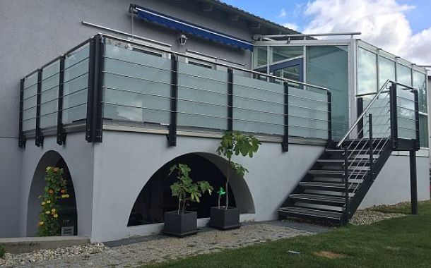 Balkonverglasung mit Sichtschutz