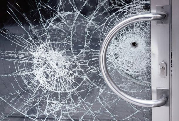 Schaden an der Eingangstür